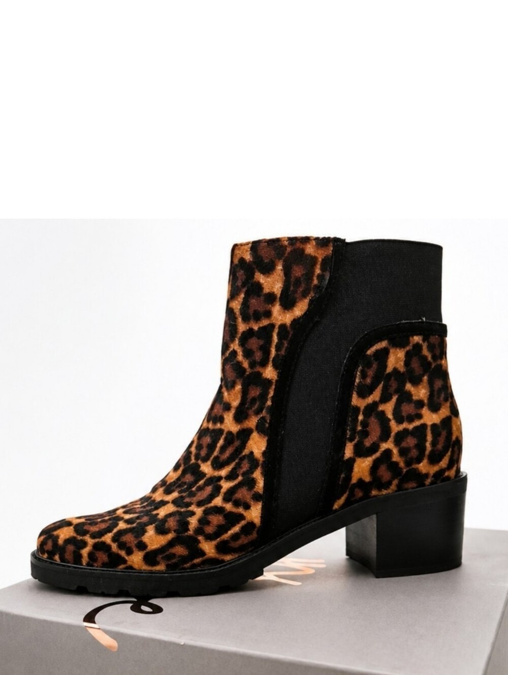 Crown Vintage Maiy Leopard Calf Hair Chelsea Ankle Booties 10M Animal Mobwife